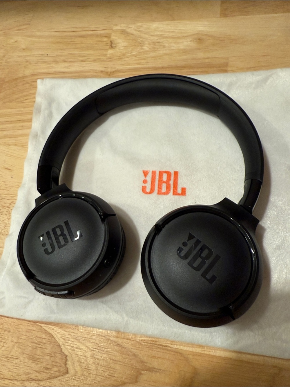 JBL Tune 520BT Wireless Over-Ear Headphones. Perfect condition, used once